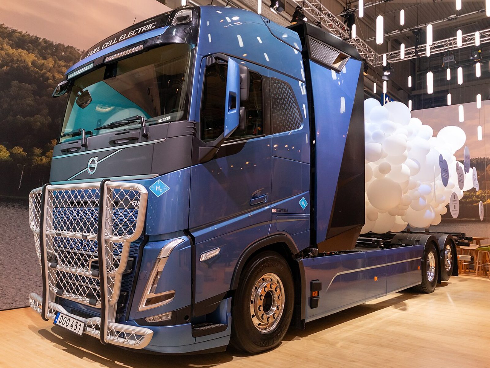 2025 Volvo FH — photo 8 of 12