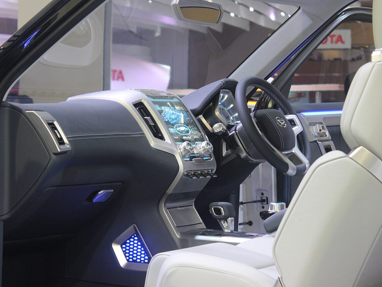 2013 Daihatsu Terios — photo 3 of 11