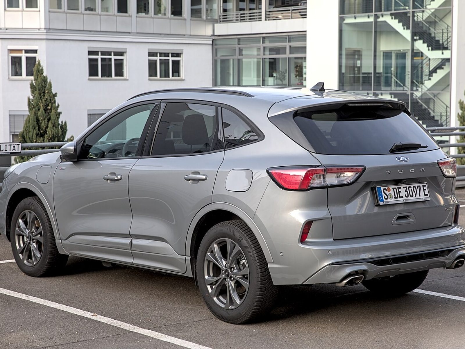 2017 Ford Kuga — photo 2 of 5